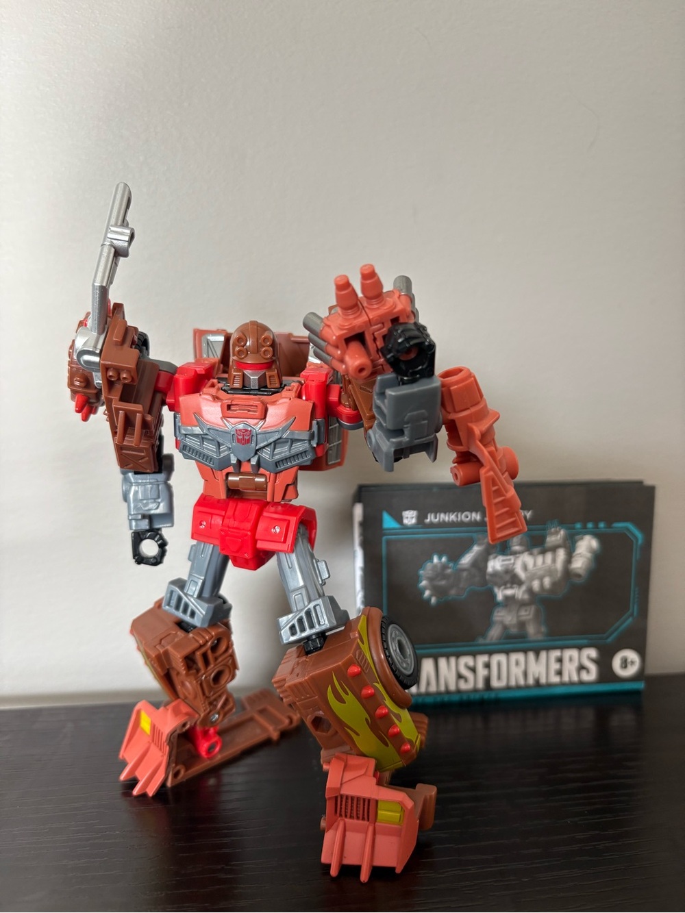 Transformers Age of the Primes Junkion Jalopy- Deluxe Class